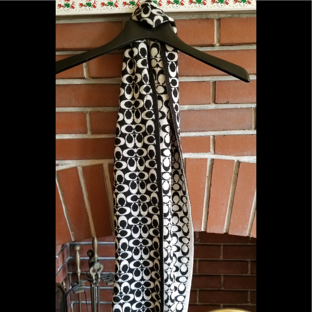 Coach monogram Scarf 🧣
